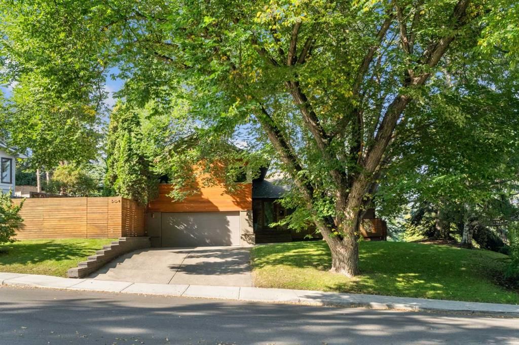 504 Crescent Boulevard SW, Calgary — main listing photo