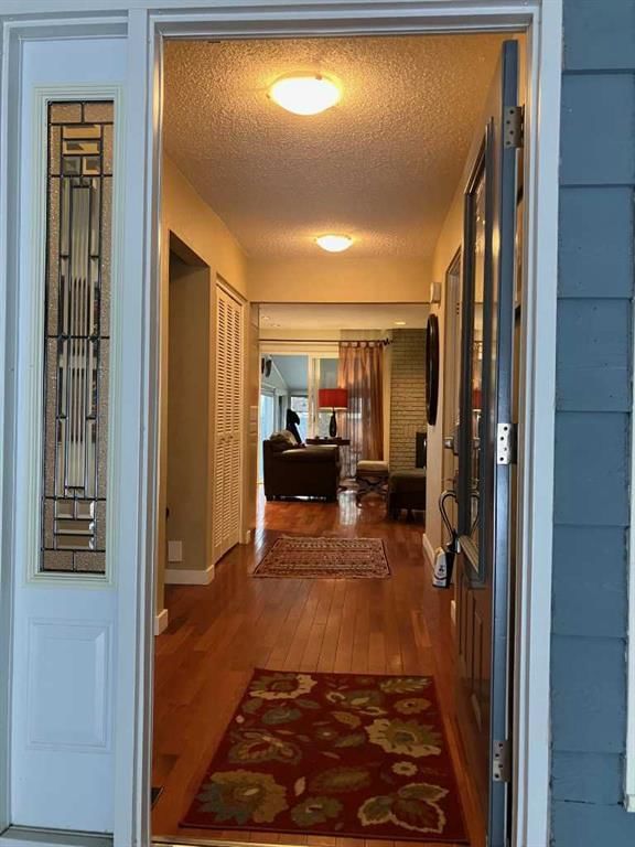 219 Lake Wood Place SE, Calgary — photo 4 of 41