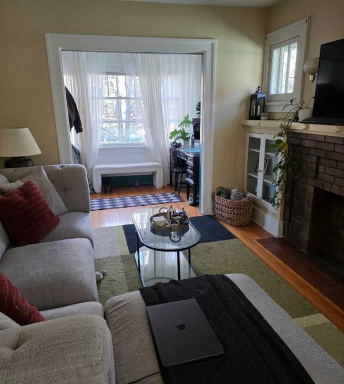 327 3 Avenue NE, Calgary — photo 5 of 29