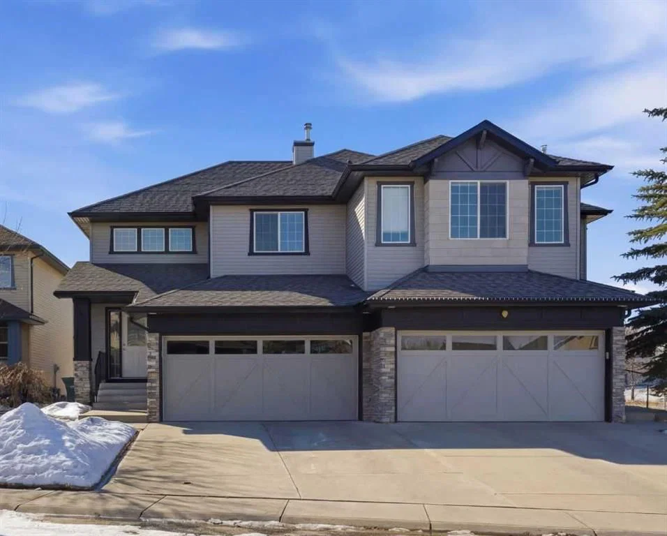 7 Cougar Ridge Bay SW, Calgary — main listing photo
