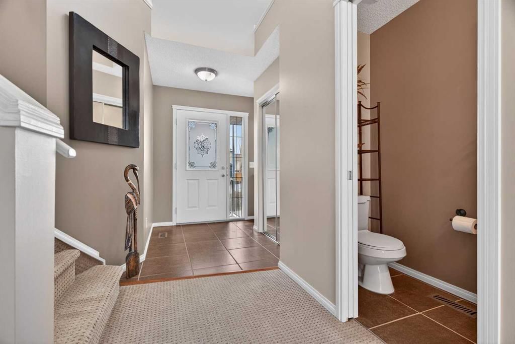 7 Cougar Ridge Bay SW, Calgary — photo 4 of 49