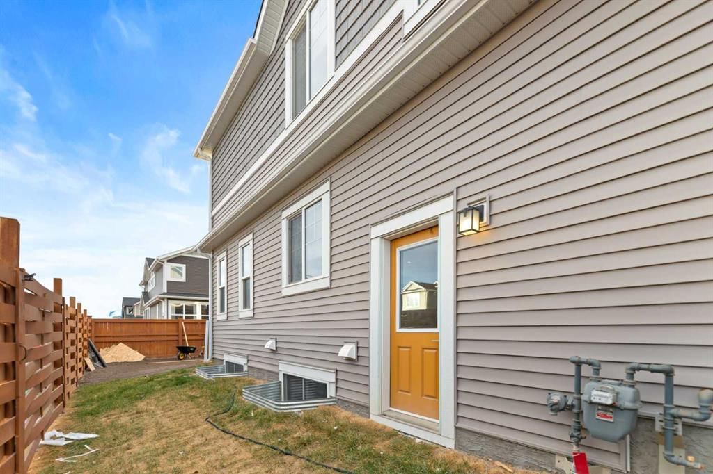 7 Homestead Circle NE, Calgary — photo 3 of 35