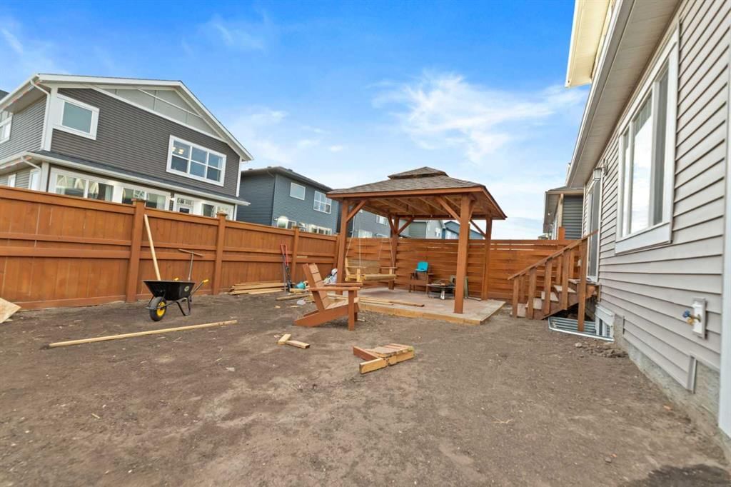 7 Homestead Circle NE, Calgary — photo 4 of 35