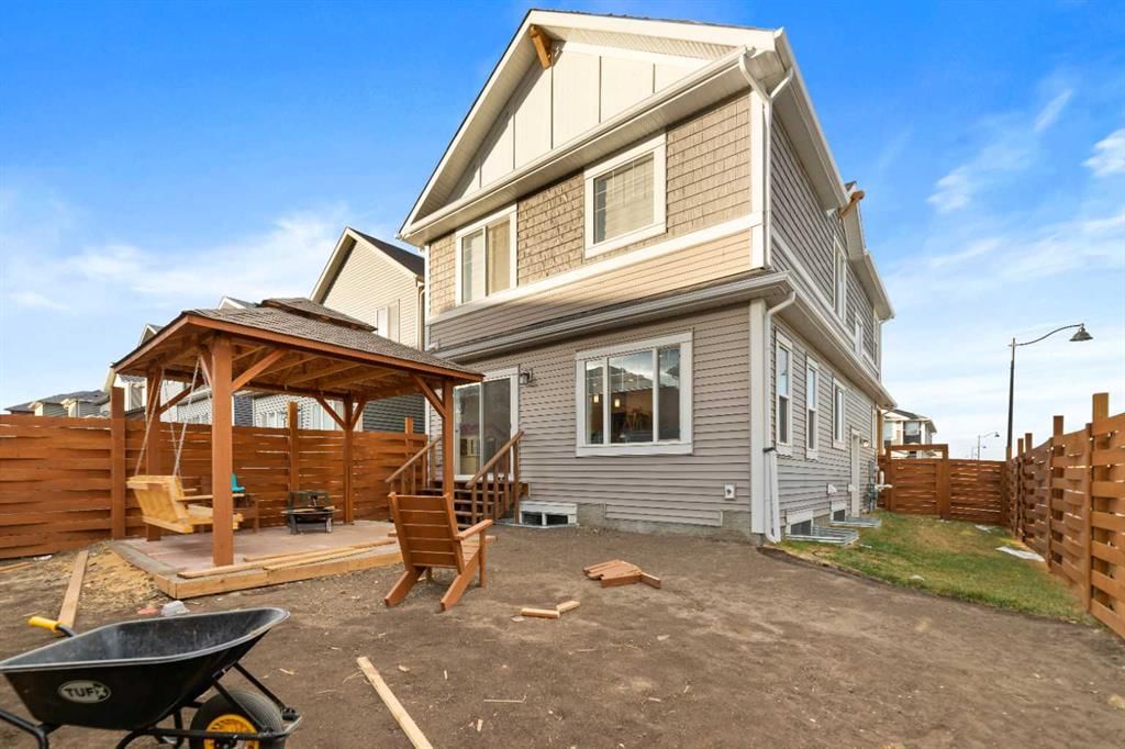 7 Homestead Circle NE, Calgary — photo 5 of 35