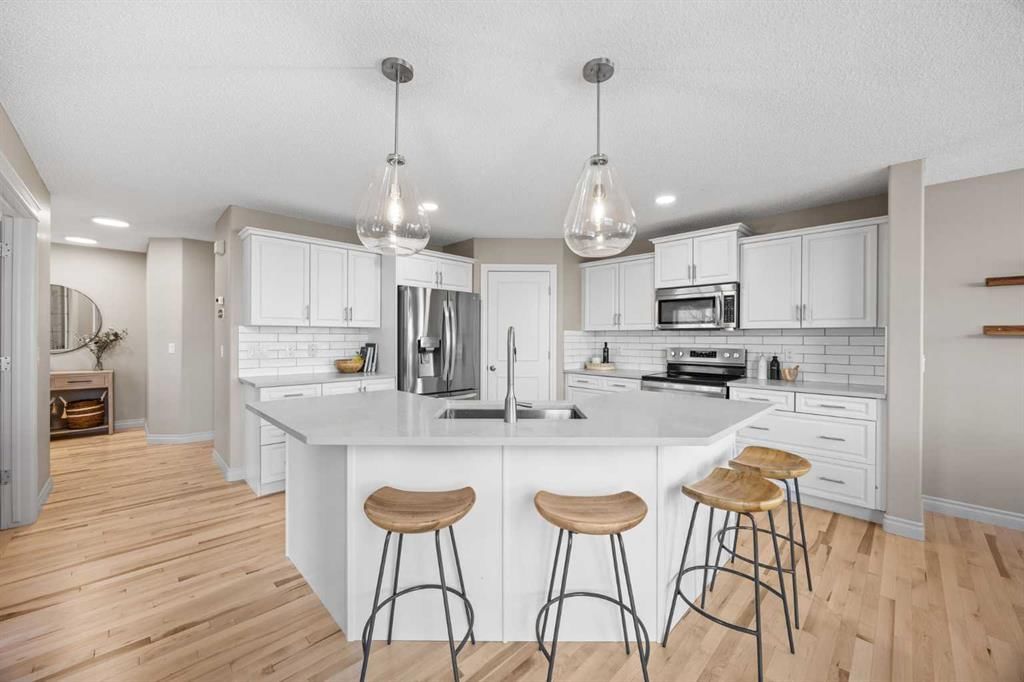 2 Wentworth Crescent SW, Calgary — photo 3 of 42