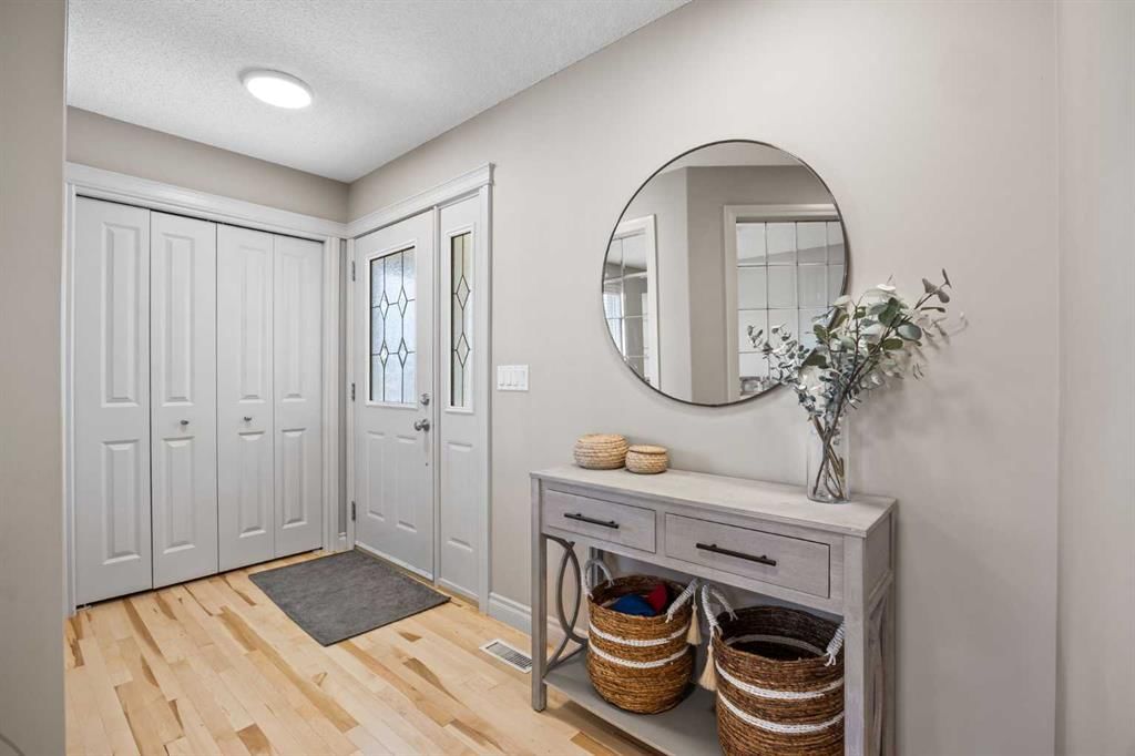 2 Wentworth Crescent SW, Calgary — photo 5 of 42