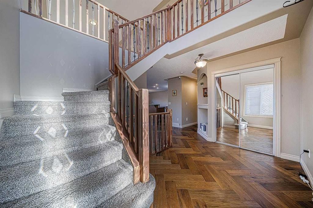 22 Royal Birch Way NW, Calgary — photo 5 of 49