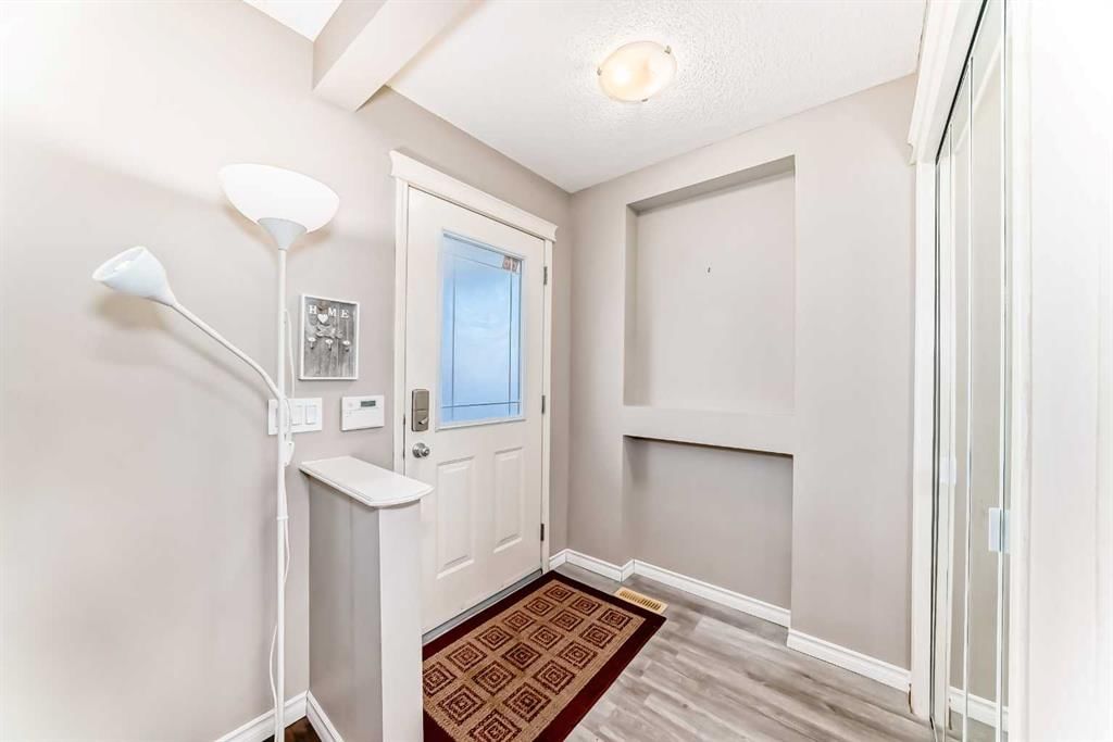 119 Evermeadow Avenue SW, Calgary — photo 2 of 46