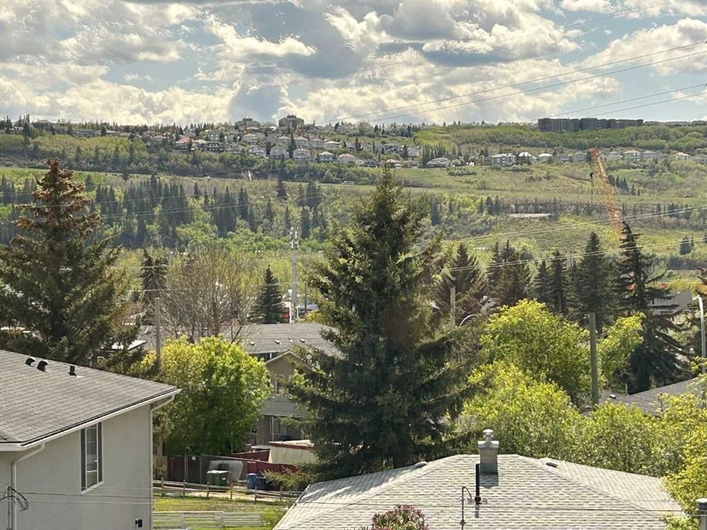 5011 21 Avenue NW, Calgary — main listing photo