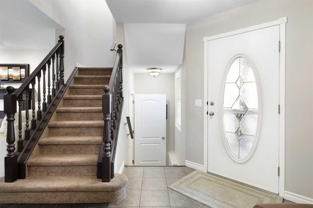 356 Douglas Ridge Green SE, Calgary — photo 4 of 50