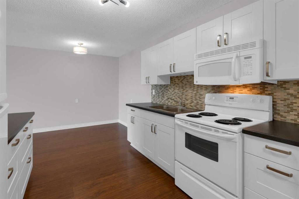 204, 3606 Erlton Court SW, Calgary — photo 4 of 32
