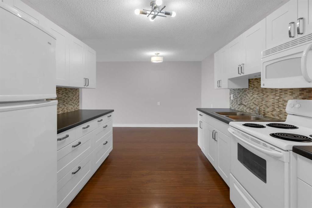 204, 3606 Erlton Court SW, Calgary — photo 5 of 32
