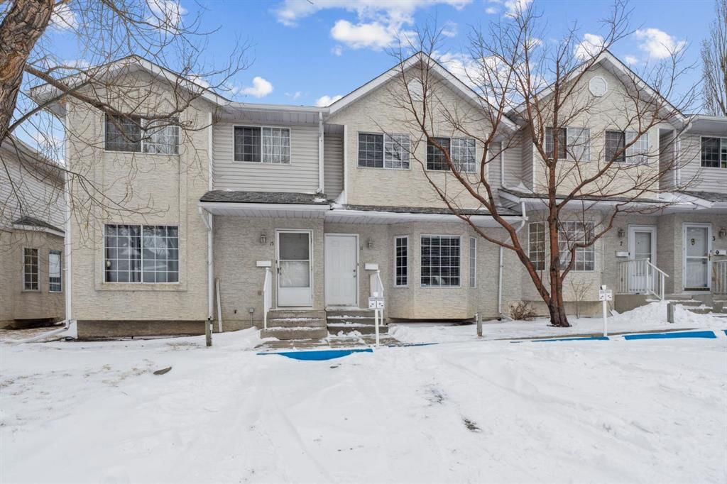 11 BEDFORD Manor NE, Calgary — photo 2 of 30