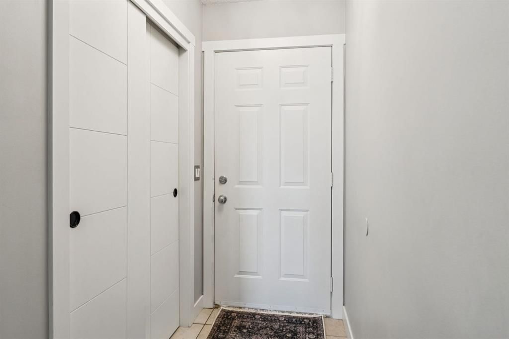 11 BEDFORD Manor NE, Calgary — photo 5 of 30