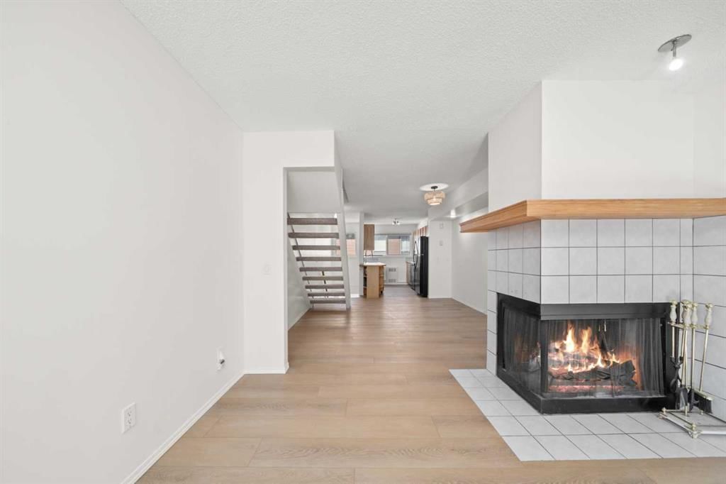 19, 2400 15 Street SW, Calgary — photo 5 of 30