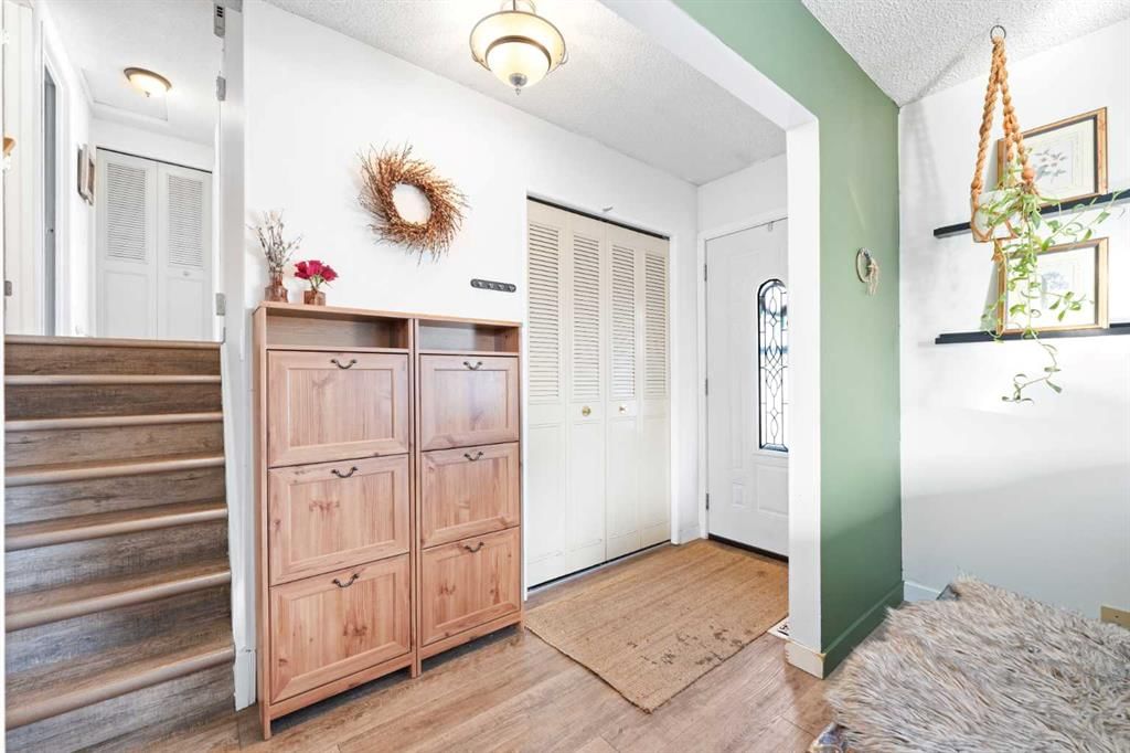 715 130 Avenue SW, Calgary — photo 3 of 49