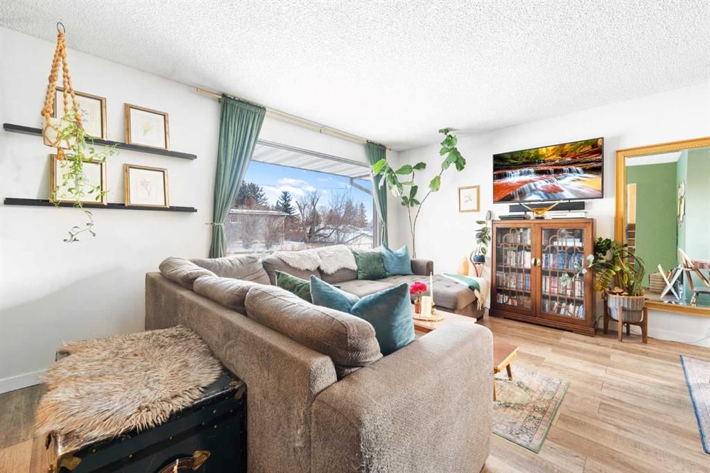 715 130 Avenue SW, Calgary — photo 5 of 49