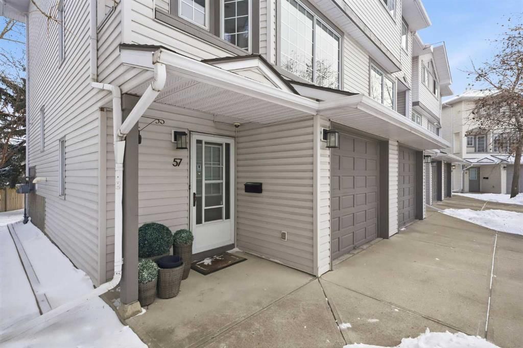 57 Kingsland Villas SW, Calgary — photo 5 of 38