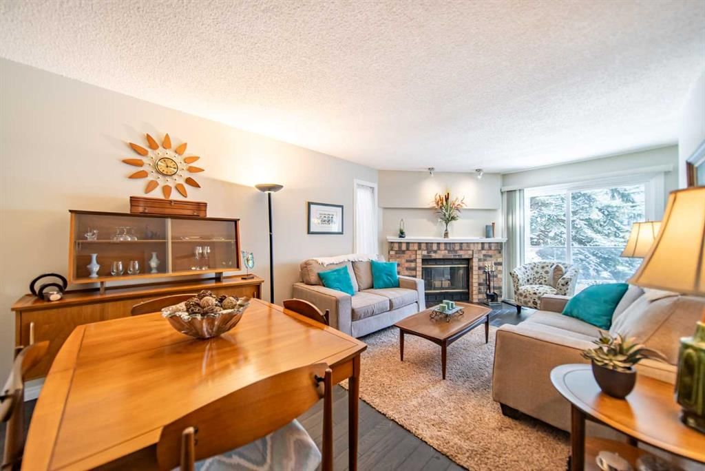 216 Coachway Lane SW, Calgary — photo 5 of 33