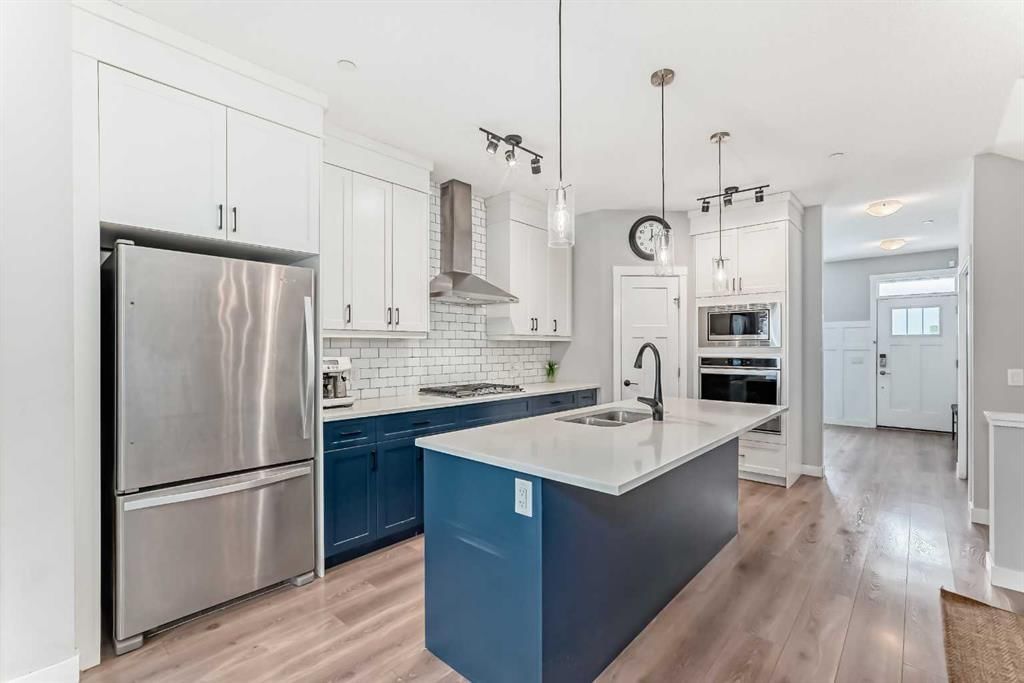 129 Lucas Crescent NW, Calgary — photo 3 of 49
