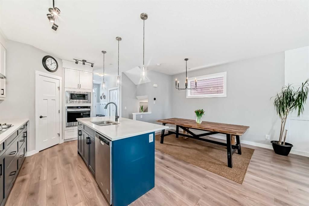 129 Lucas Crescent NW, Calgary — photo 4 of 49