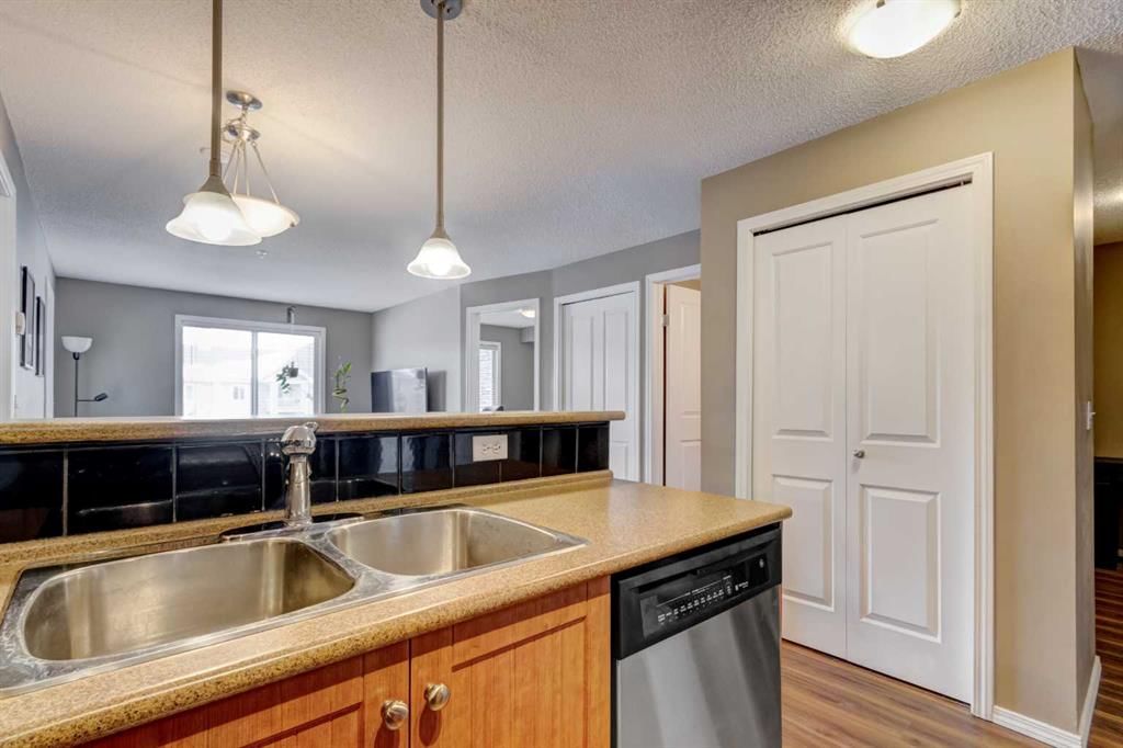2339, 8 Bridlecrest Drive SW, Calgary — photo 4 of 30