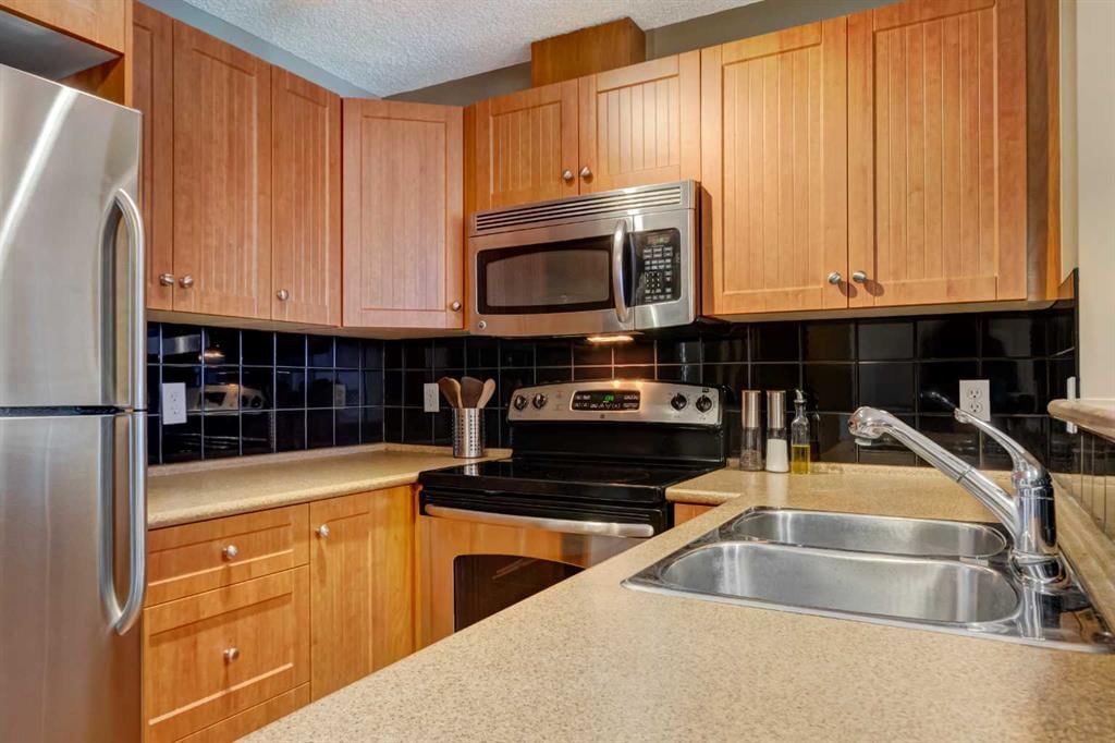 2339, 8 Bridlecrest Drive SW, Calgary — photo 5 of 30