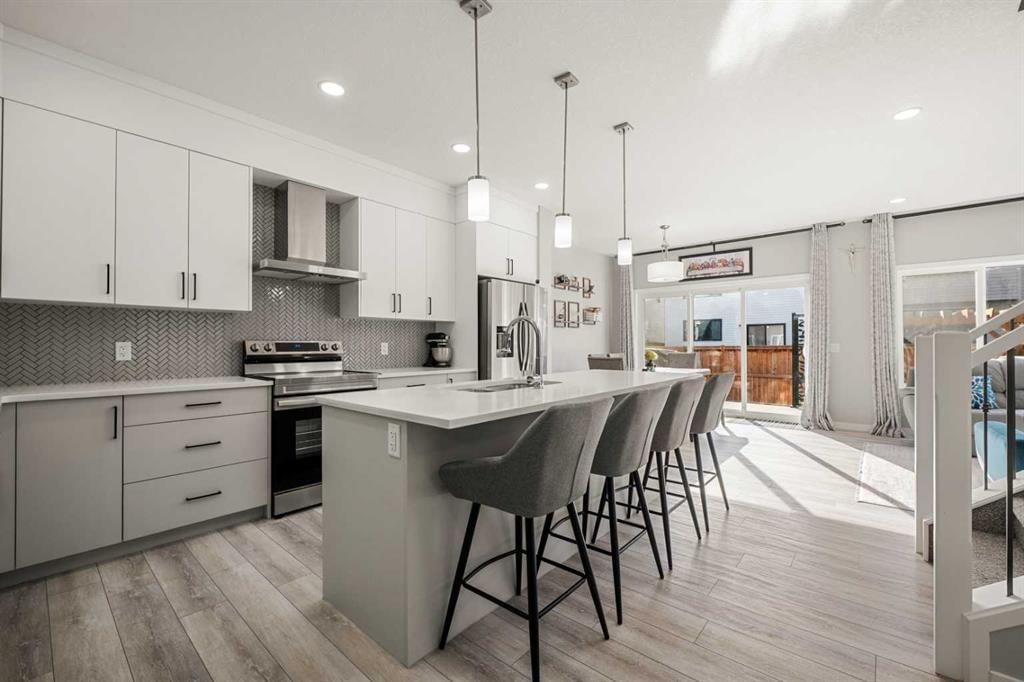 237 Walgrove Boulevard SE, Calgary — photo 4 of 50