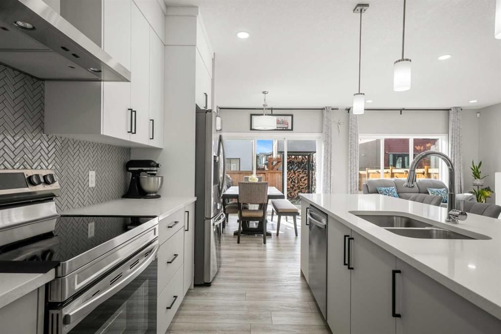 237 Walgrove Boulevard SE, Calgary — photo 5 of 50