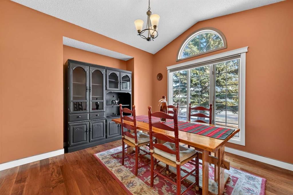 118 Douglas Woods Hill SE, Calgary — photo 3 of 37