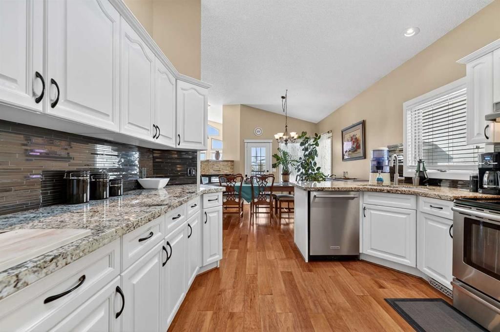 118 Douglas Woods Hill SE, Calgary — photo 4 of 37