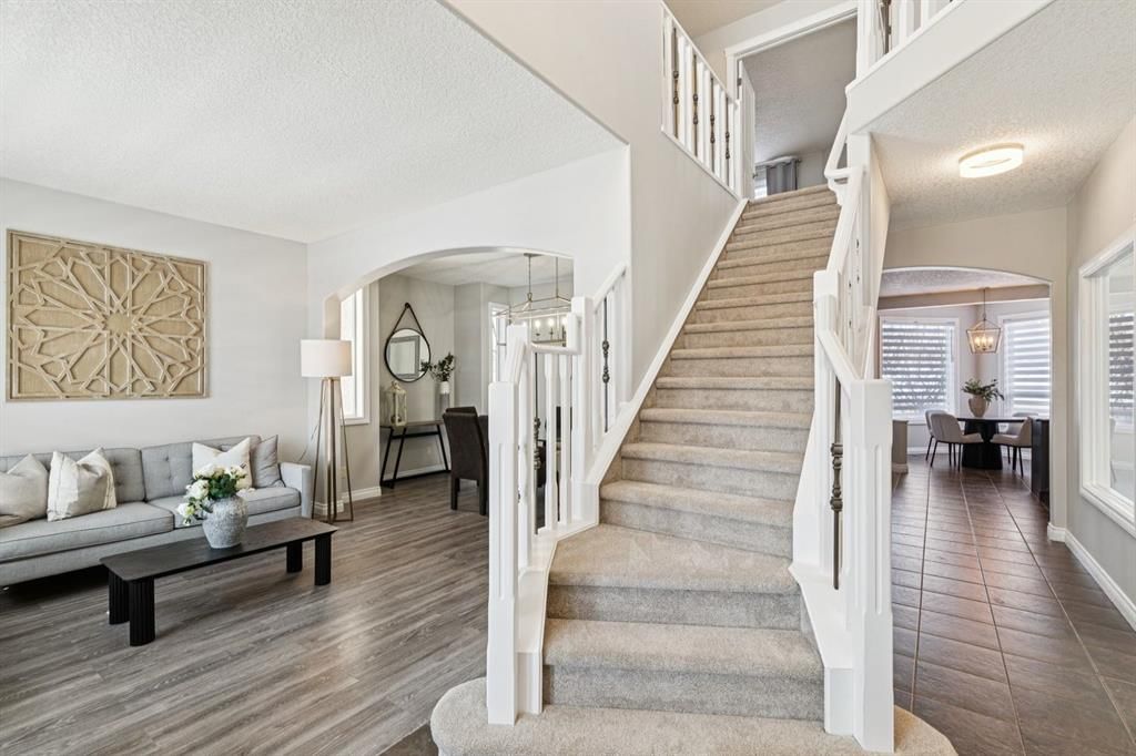 94 Discovery Ridge Way SW, Calgary — photo 2 of 33