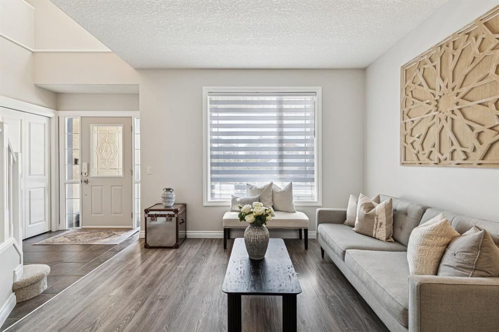 94 Discovery Ridge Way SW, Calgary — photo 5 of 33