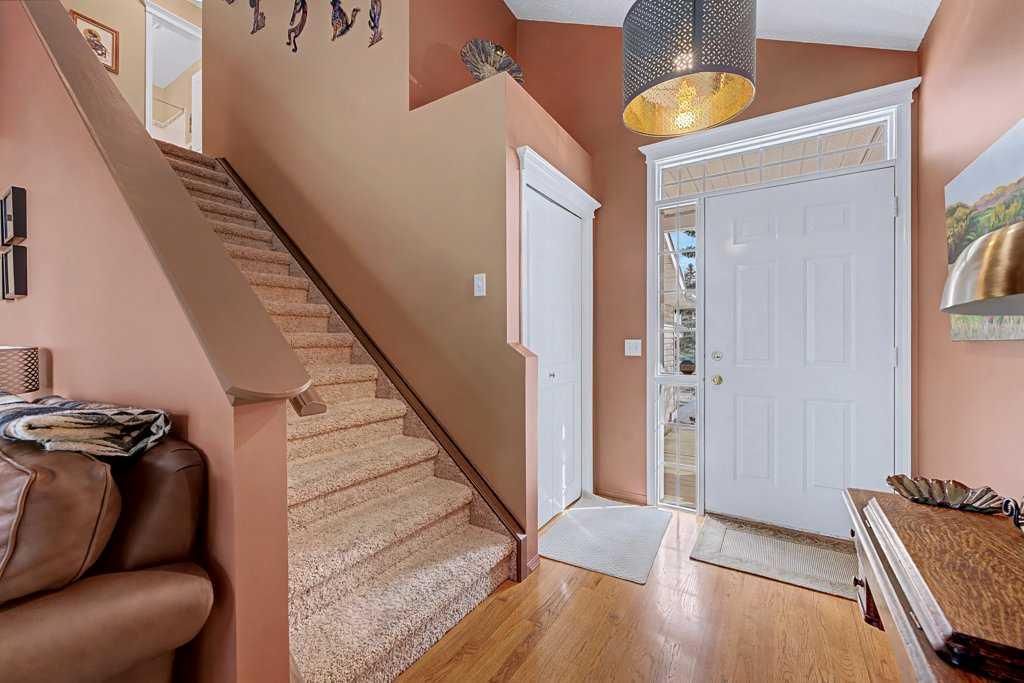 43 Douglas Glen Place SE, Calgary — photo 3 of 25