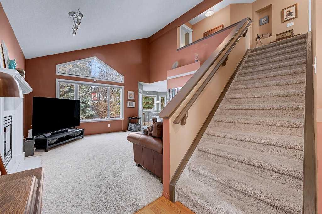 43 Douglas Glen Place SE, Calgary — photo 4 of 25