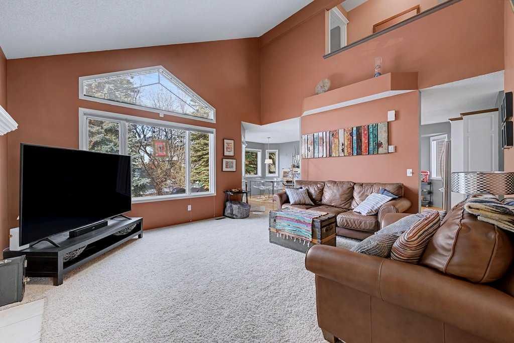 43 Douglas Glen Place SE, Calgary — photo 5 of 25