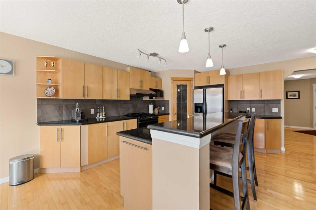 43 Cougarstone Court SW, Calgary — photo 2 of 26