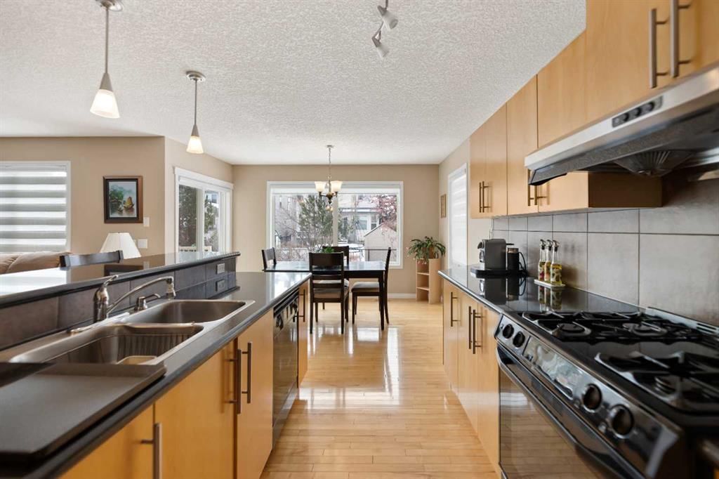 43 Cougarstone Court SW, Calgary — photo 5 of 26