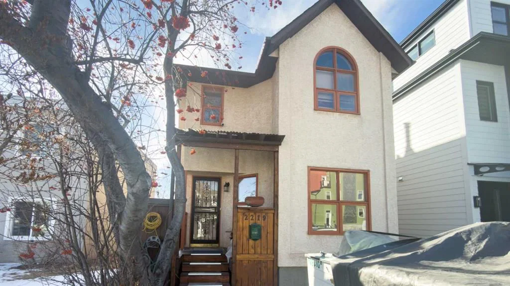 2219 Westmount Road NW, Calgary — main listing photo