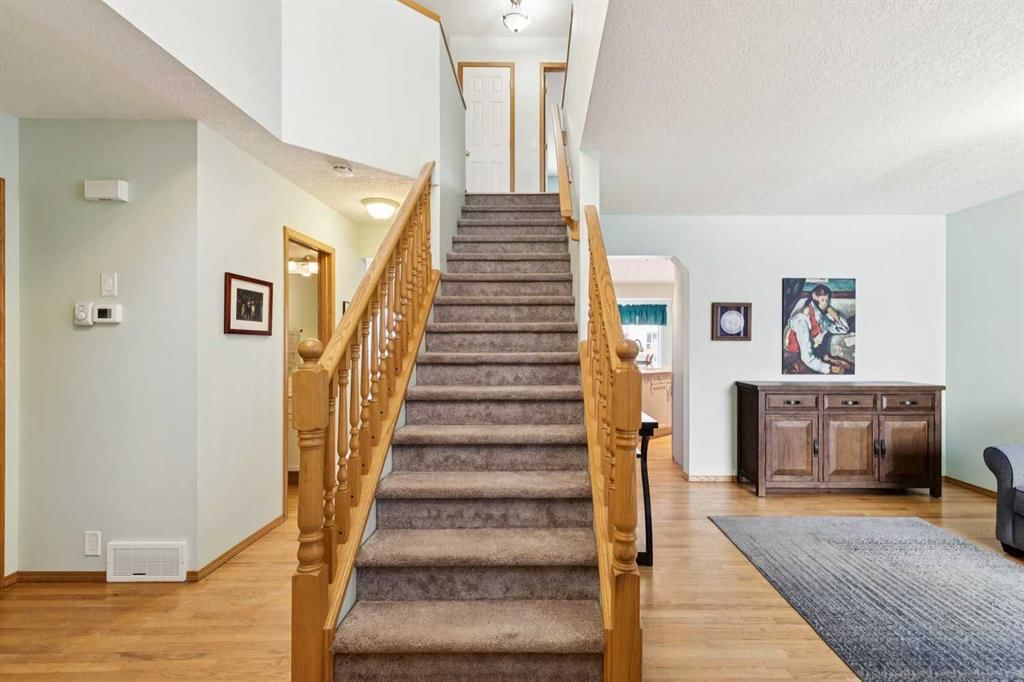 304 Mt Brewster Circle SE, Calgary — photo 2 of 48