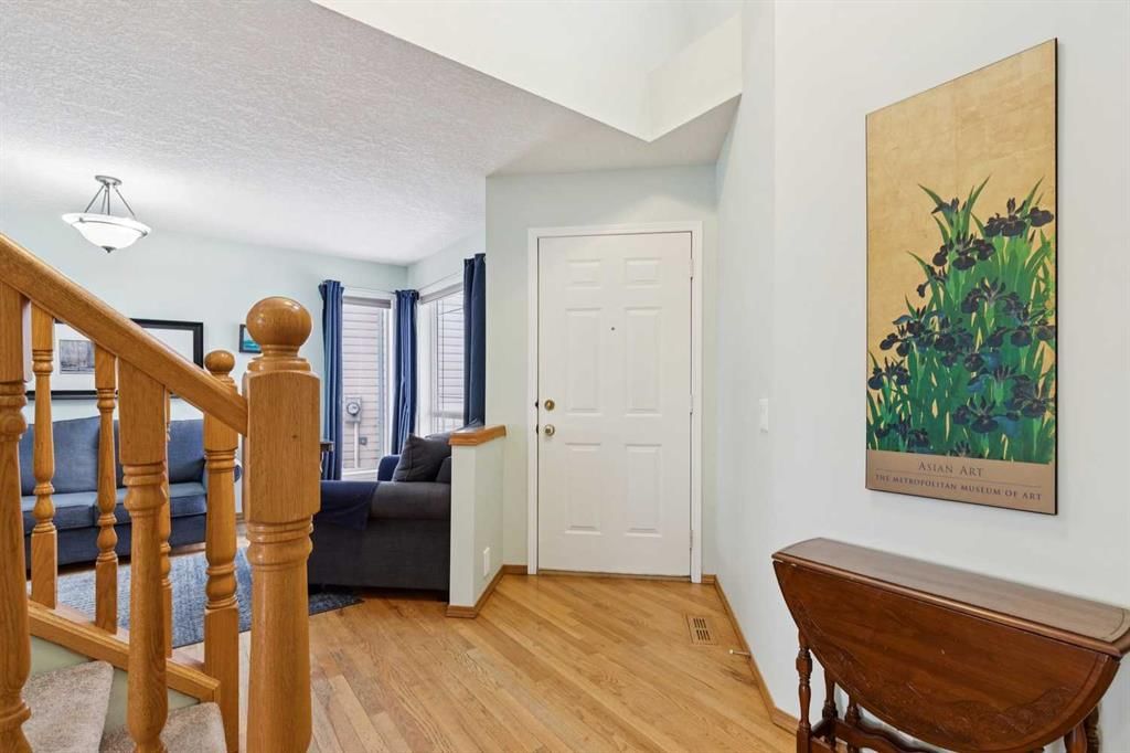 304 Mt Brewster Circle SE, Calgary — photo 3 of 48