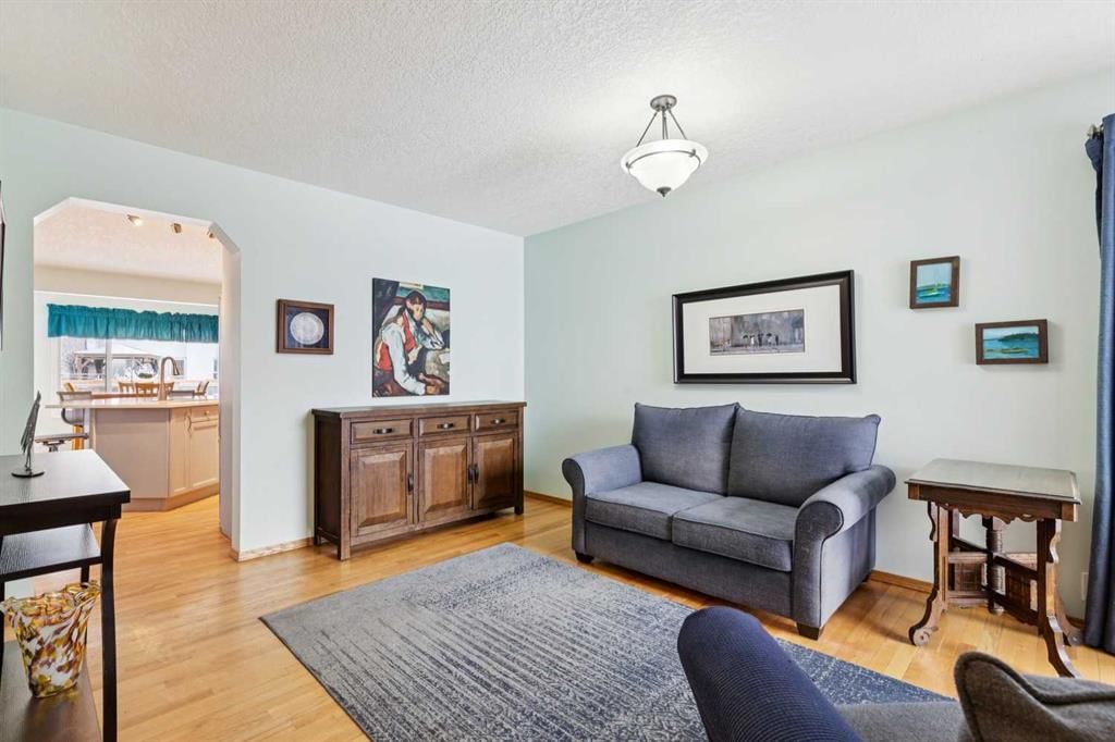 304 Mt Brewster Circle SE, Calgary — photo 4 of 48