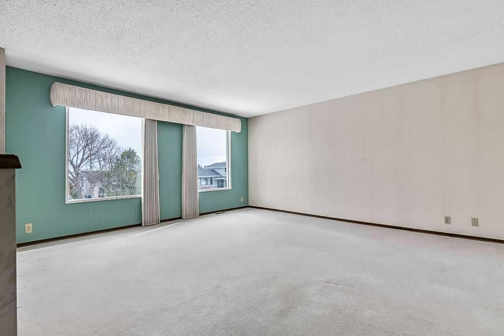 6135 Thornaby Way NW, Calgary — photo 5 of 39