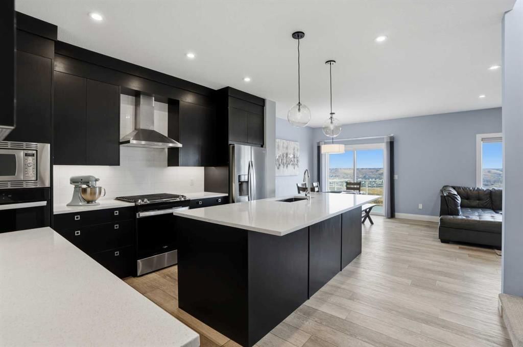 246 Walcrest View SE, Calgary — photo 5 of 42