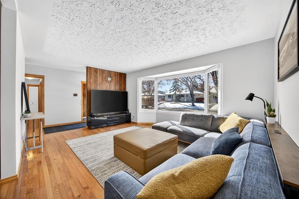 154 Windermere Road SW, Calgary — photo 3 of 45