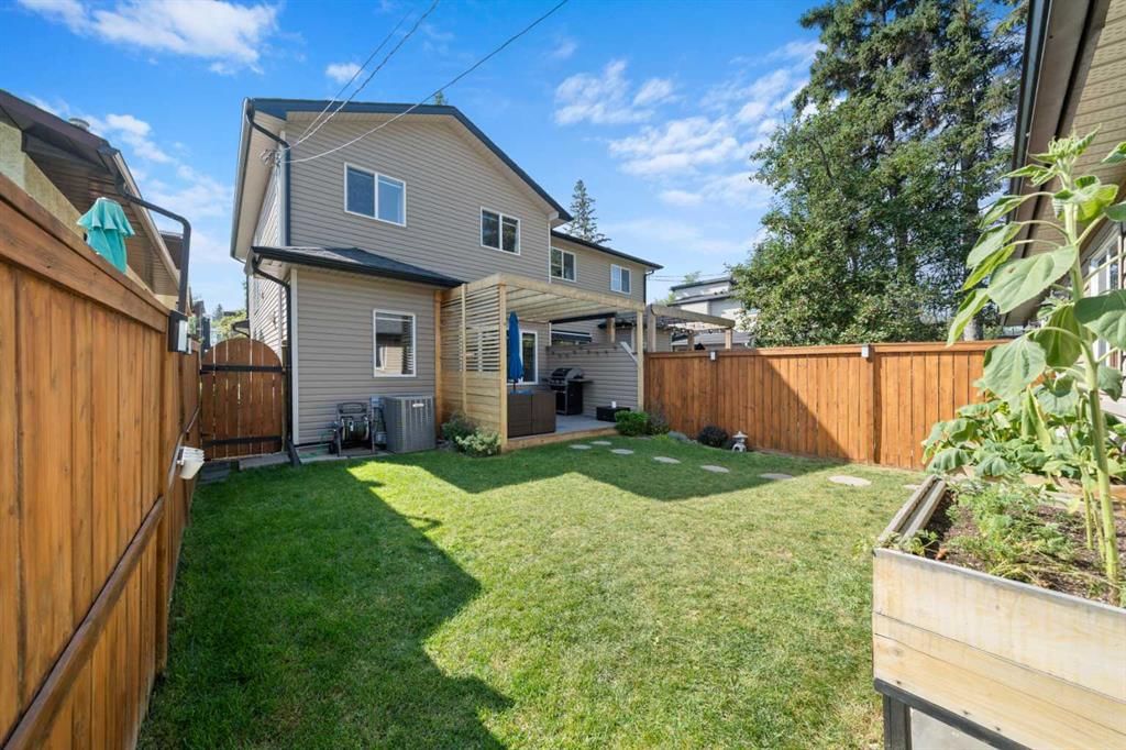 406 22 Avenue NW, Calgary — photo 5 of 44