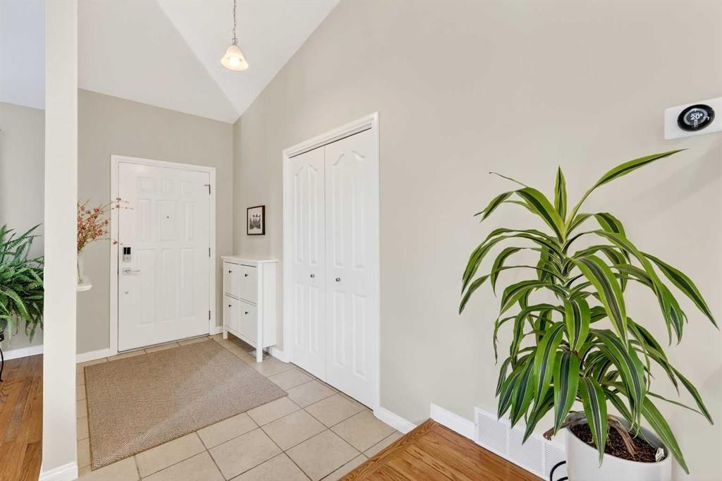 256 Sunmills Place SE, Calgary — photo 4 of 45