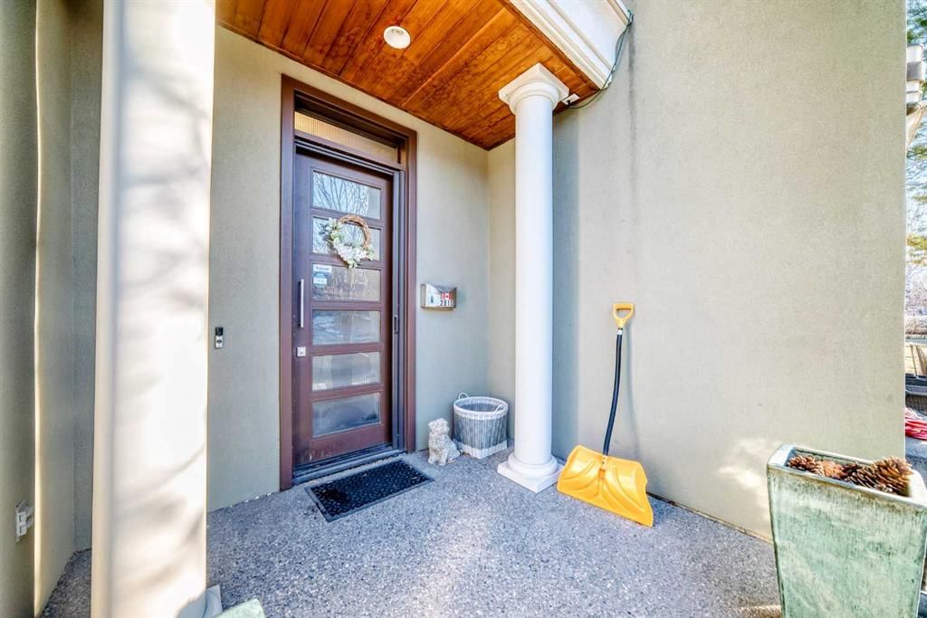 2810 25A Street SW, Calgary — photo 3 of 45