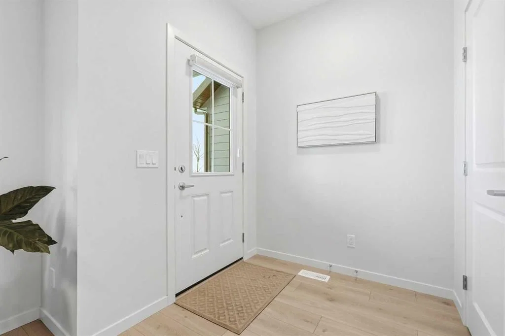 15077 37 Street SW, Calgary — photo 3 of 41