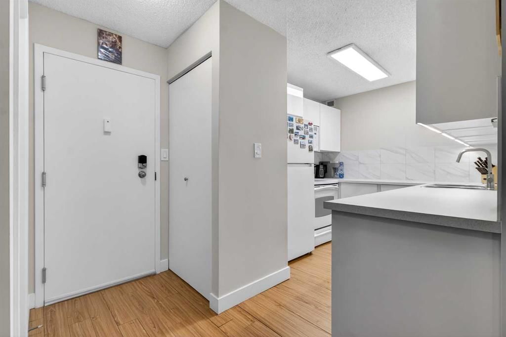 202, 1011 12 Avenue SW, Calgary — photo 5 of 35
